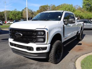 Ford Super Duty F-350 SRW LARIAT d'occasion propre 2024 - Product Image 2
