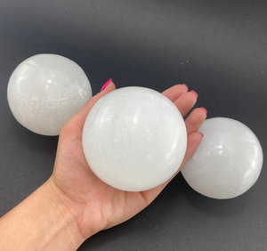 Boule de sphère polie à la main en sélénite de pierres précieuses de meilleure qualité | Sphère de pierre de guérison en gros pour la décoration de la maison - Product Image 6