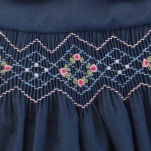 Vestido de lino suave hecho a mano para niñas pequeñas, estilo informal para el primer cumpleaños de niños pequeños, OEM hecho en Vietnam - Product Image 4