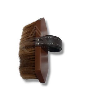 Producto ecuestre de alta calidad, cepillo de limpieza de cara y cuerpo de caballo suave de madera, correa de cuero, cerdas largas, cepillo de caballo suave de 5cm - Product Image 6