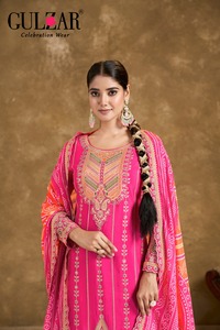 Costume Salwar et Dupatta de style moderne en fibre de qualité supérieure avec broderie en miroir faite à la main à vendre - Product Image 2
