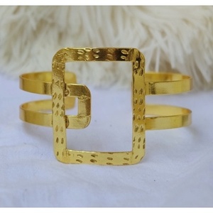 Bracelets en laiton faits à la main, plaqués or, style vintage avec motif géométrique, bijoux vintage uniques - Product Image 1