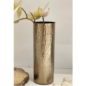 Vases à fleurs cylindriques martelés en métal au design unique en ton cuivre Ensemble de 2 pour la décoration de la maison et de l'hôtel Vases floraux - Product Image 3