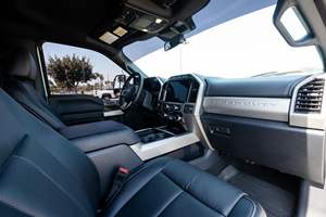 ฟอร์ด เอฟ-450 ซูเปอร์ ดิวตี้ แลริเอท 4x4 ขับเคลื่อน 4 ล้อ ปี 2022 เครื่องยนต์เทอร์โบดีเซล V8 ขนาด 6.7 ลิตร รุ่นดูอัลลี่ ครูว์ แค็บ - Product Image 4