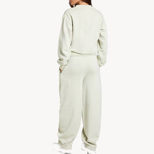 Ensemble de sweat-shirt en molleton de coton pour femmes, boutons sur le devant, coupe décontractée, pantalon coupe droite, OEM ODM, vente en gros, vêtements de sport - Product Image 2