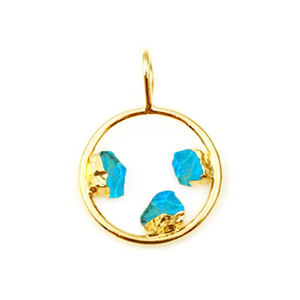 Pendentif à boucle verticale ronde plaqué or 18K ou argent avec trois pierres précieuses turquoises galvanisées en laiton - Product Image 1