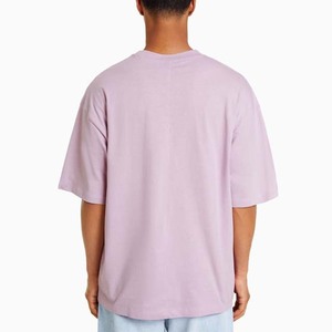 เสื้อยืดโชว์ไหล่โอเวอร์ไซส์สำหรับผู้ชายผ้าคอตตอนสไตล์สตรีทแวร์ผ้า100% เหมาะสำหรับฤดูร้อน - Product Image 5