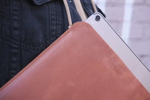 Sacoche d'ordinateur de haute qualité Pochette pour tablette en cuir Pochette d'ordinateur portable personnalisée en cuir véritable Housses d'ordinateur portable faites à la main - Product Image 5