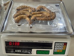 Pieds de canard au poulet lyophilisés Cou de cœur Friandise pour chien Marque privée OEM Collations pour animaux de compagnie Goût de boeuf pour chat Emballé dans un sac - Product Image 2