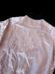 แจ็กเก็ตซาตินลายนกอินทรีสีเขียวสีดำสำหรับผู้หญิงแจ็คเก็ตผ้าซาตินแบบสั่งตัด - Product Image 4