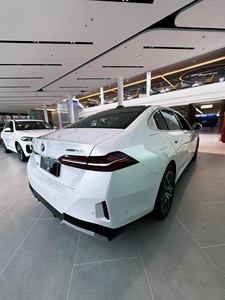 BMW i5 M Sport Luxury Sedan 2024 Usado, Eléctrico Puro eDrive35L con Tracción en las Cuatro Ruedas, Estructura de Carrocería MPV, Vehículo de Nueva Energía en Venta - Product Image 2