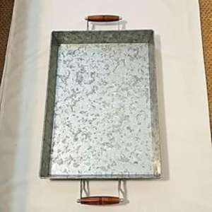 Plateau de service robuste en métal galvanisé idéal pour les présentoirs de ferme de décoration de cuisine fonctionnelle ou les solutions de service de fête - Product Image 1