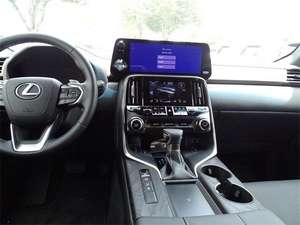 LEXUS LX 600 2023 - Product Image 5