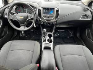 Precio bajo, Chevrolet Cruze LT Auto 2017, auto usado en venta - Product Image 3