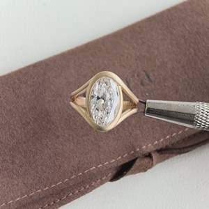 Bague de fiançailles en diamant cultivé en laboratoire de taille Celeste-Moval - Product Image 4