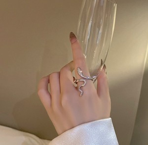 แหวนเพชรสีทองคำขาว VVS Moissanite สุดหรู14K แหวนเพชรดีไซน์รูปงูแหวนเพชรสวยงามสำหรับชายและหญิง - Product Image 4