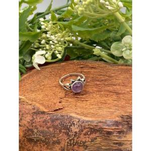 Bague ajustable en argent et plaqué or 18 carats avec cristal d'améthyste - Bagues de luxe en pierres précieuses pour fêtes, mariages, anniversaires et cadeaux - Product Image 1