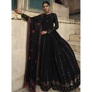Robe de mariée en georgette noire avec broderie de paillettes Vêtements régionaux - Product Image 3