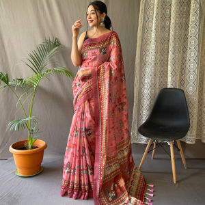 SAREE DE ALGODÓN MALAI PURO CON ESTAMPADOS KALAMKARI Y PALLU DE CONTRASTE CON BORLAS Y BLUSA DE CONTRASTE SAREE - Product Image 1