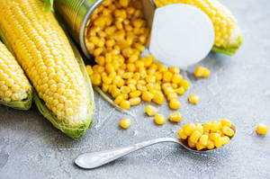 HOT SELLING CANNED VEGETABLES <b>SWEET</b> WHOLE KERNEL CORN IN CAN - Product Image 3