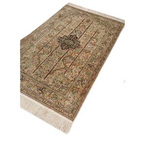 Tapis en soie noué à la main Gulmarg Pae-6242, épaisseur 10 mm, motif rectangulaire à médaillon, idéal pour l'entrée de la maison des adolescents, le couloir ou le salon - Product Image 2