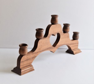 เชิงเทียนไม้หกคอลัมน์เหมาะสำหรับตกแต่งบ้านโต๊ะกลางและโคมไฟเทศกาลทำด้วยมือจากอินเดีย - Product Image 4