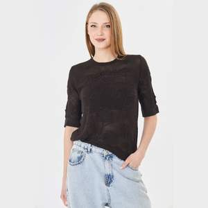 เสื้อถักลูกไม้ลายดอกกุหลาบสำหรับผู้หญิง - เสื้อคอกลมแขนสั้นเนื้อนุ่มพร้อมกระดุมด้านหลัง - เสื้อถักโครเชต์ลายดอกไม้สำหรับฤดูร้อน - Product Image 1