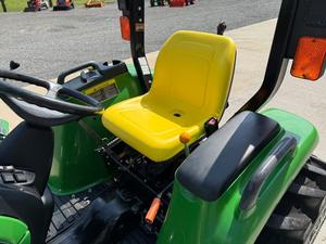 John Deer tractor John Deer 3032E con retroexcavadora de cargador frontal, 443 horas, 4x4, motor diésel de 32 HP, a la venta - Product Image 2