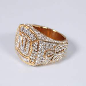 Bague hip-hop luxueuse en diamant de culture, conçue sur mesure avec des alphabets, en or jaune et blanc 14 carats - Product Image 3