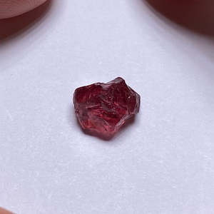 Pierre précieuse naturelle œil de chat grenat rouge, forme cœur, 8 mm, polie, haute qualité, pierre minérale - Product Image 2