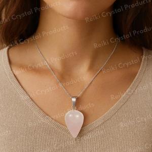 Collar con Colgante de Piedra de Cristal Natural - Joyería de Energía Curativa con Cadena de Metal - Product Image 1