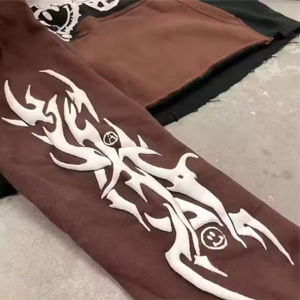 Sudaderas térmicas recortadas elegantes de 100% algodón personalizadas con logotipo personalizado, serigrafía, dos tonos, negro y marrón - Product Image 2