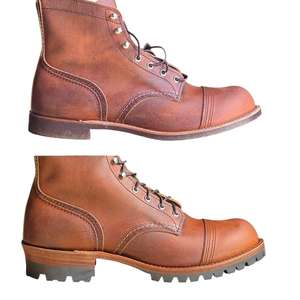 C'est une botte de blacksmith Red Wing 3343 en cuir Copper Rough & Tough. - Product Image 1