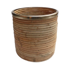 Jarrón y macetero de diseño hecho en madera y metal, calidad prémium, con soporte y sin soporte - Product Image 1