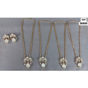 Conjunto de collar de cuentas Kundan indio tradicional hecho a mano multicolor para bodas y fiestas - Product Image 2