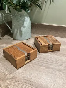 Sous-verres en bois d'acacia en résine vague dans le support Sous-verres en bois faits à la main Boissons chaudes et boissons froides Décor à la maison unique Dessous de verre en noyer - Product Image 3