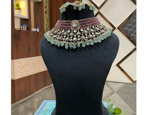 Ensemble de collier de luxe de la meilleure qualité plaqué or avec pierres Kundan, look de collier avec boucles d'oreilles et tikka pour collection de vêtements de mariage pour femmes et filles - Product Image 1