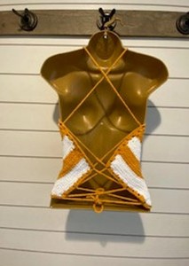 Haut en crochet à col halter en chevron or et blanc de qualité supérieure, prêt à être expédié - Product Image 3