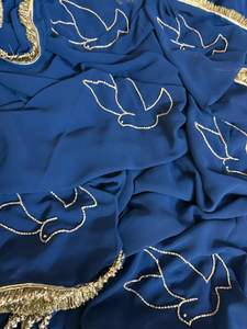 Sari de Seda Nirvana Tejido a Mano con Diseño Floral, Estilo Fiesta, Corte Elegante, con Bandana Étnica para Despedida - Product Image 3