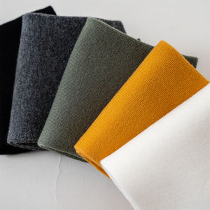 Calcetines deportivos unisex de poliéster de alta calidad con estampado de gimnasio antibacteriano personalizado bordado Casual Crew hombres disponibles negro antideslizante - Product Image 2