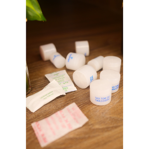 Paquetes de gel de sílice de alta calidad, adsorbente certificado ISO para aditivos del petróleo, mantenimiento de alimentos, fabricante de China, botella SIO2 - Product Image 1