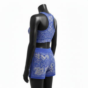 Ensemble shorty de sport pour femme en polyester et élasthanne, lisse, respirant, avec design à empiècements, logo thermocollé en strass, ensemble shorty en coton pour femme - Product Image 5