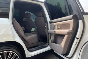 NOUVELLE ARRIVÉE DE NOTRE ÉDITION DE LUXE EXCLUSIVE NIO ES8, 6 PLACES, STANDARD OR POUR UN CONDUITE MODERNE, AVEC TECHNOLOGIE DE CHANGEMENT DE BATTERIE - Product Image 4