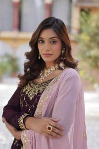 ชุดผ้าซาติน salwar dupatta ออกแบบหรูหราสไตล์สบายสำหรับงานปาร์ตี้ที่สร้างขึ้นด้วยรายละเอียดที่ทันสมัย - Product Image 6