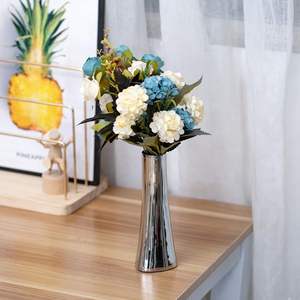 Macetas Decorativas de Metal con Diseño Floral para Hogares, con un Aspecto Artesanal Refinado y Versatilidad Portátil, Ideales para Cualquier Época del Año - Product Image 3