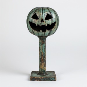 Elégante lanterne citrouille en aluminium, percée à la main avec finition patinée, éclairant les intérieurs d'Halloween - Product Image 1