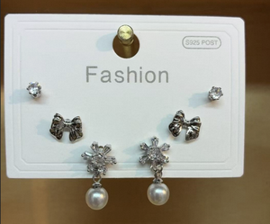 Orecchini a bottone in argento stile francese con cristalli a forma di fiocco di neve e perle finte pendenti per donna - Product Image 3