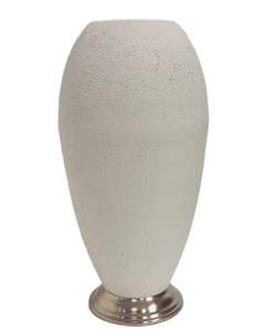 Jarrón decorativo moderno con cuerpo texturizado y base con acabado de metal, ideal para una elegante decoración interior del hogar y una exhibición de mesa - Product Image 4