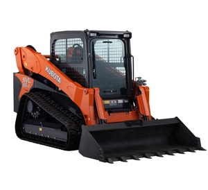 Découvrez les chargeuses compactes Kubota conçues avec des seaux robustes et des moteurs fiables à faibles émissions de pollution de catégorie IV. - Product Image 2