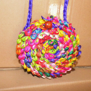 Sac à bandoulière en sisal de <span class=keywords><strong>Madagascar</strong></span> à fermeture par bouton rond et longue sangle pour enfants, petit sac mignon et coloré pour filles - Product Image 1